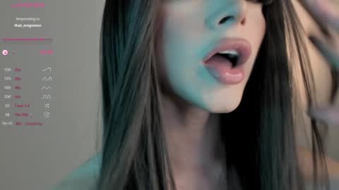 Snapshot of sweetest_bella chatting on January 2025 09:20:01 PM Bella online show from January 2025 09:20:01 PM