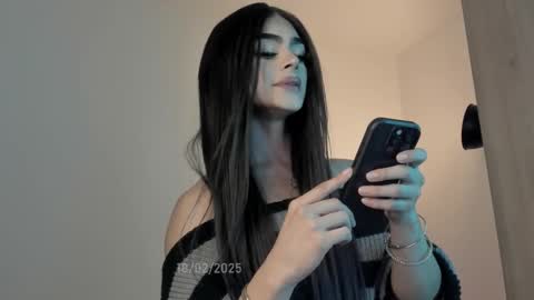 Snapshot of sweetest_bella chatting on February 2025 09:42:01 PM Bella online show from February 2025 09:42:01 PM