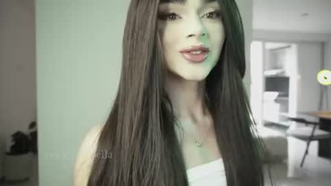 Snapshot of sweetest_bella chatting on June 2026 10:12:02 PM Bella online show from June 2026 10:12:02 PM
