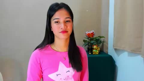 Snapshot of sweetgirl_latina143 chatting on October 2025 06:38:02 PM sweetgirl_latina143 online show from October 2025 06:38:02 PM