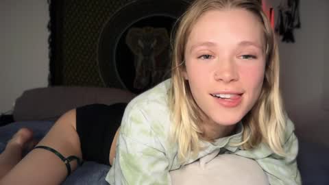 Snapshot of sweetgracee chatting on December 2024 07:18:02 AM sweetgracee online show from December 2024 07:18:02 AM