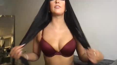 Gracie  online show from November 2025 03:05:01 AM