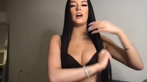 Gracie  online show from November 2025 03:23:02 AM