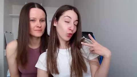 Snapshot of sweetheart_77 chatting on November 2025 11:24:02 AM Emma online show from November 2025 11:24:02 AM