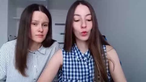 Snapshot of sweetheart_77 chatting on November 2025 11:02:01 AM Emma online show from November 2025 11:02:01 AM