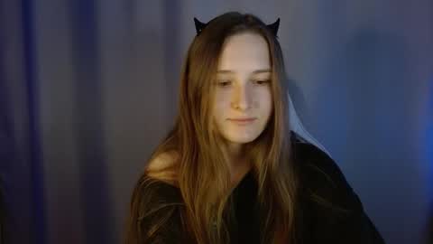 Annie online show from September 2025 07:35:01 PM