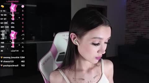 Snapshot of sweetiebones chatting on December 2024 02:02:01 PM bratty gf online show from December 2024 02:02:01 PM