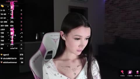 Snapshot of sweetiebones chatting on December 2024 04:50:01 PM bratty gf online show from December 2024 04:50:01 PM