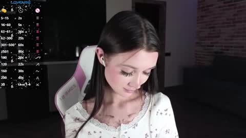 Snapshot of sweetiebones chatting on December 2024 02:12:01 PM bratty gf online show from December 2024 02:12:01 PM