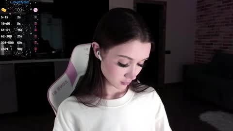 Snapshot of sweetiebones chatting on January 2025 04:07:02 AM bratty gf online show from January 2025 04:07:02 AM