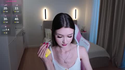 Snapshot of sweetiebones chatting on February 2026 06:22:01 AM bratty gf online show from February 2026 06:22:01 AM