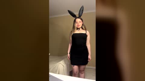 sweetkrissi online show from May 2026 09:22:01 PM