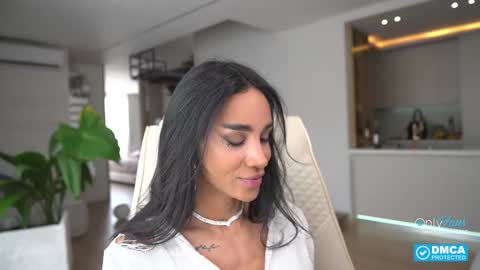 Laura Saenz  Geminis online show from October 2025 03:32:02 PM