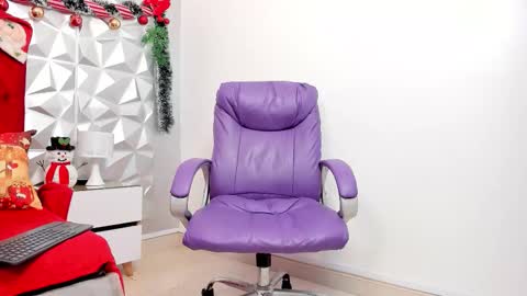 Lauren online show from November 2025 06:17:02 AM