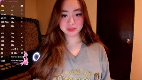Snapshot of sweetlovepinay04 chatting on May 2026 08:51:02 AM Zoe online show from May 2026 08:51:02 AM