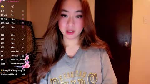 Snapshot of sweetlovepinay04 chatting on June 2026 06:52:02 AM Zoe online show from June 2026 06:52:02 AM