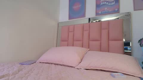 SweetLune online show from September 2025 05:01:02 PM