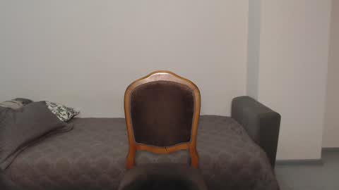 Mia online show from December 2024 04:42:01 PM