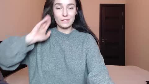 Mia online show from December 2025 02:25:02 PM