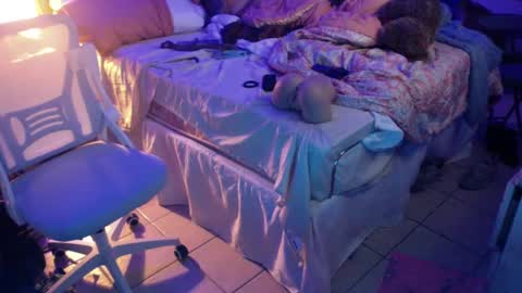 WeAim2PZzz online show from February 2025 12:47:01 PM