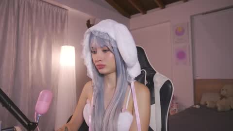 Cat independent model  online show from September 2025 01:43:01 AM