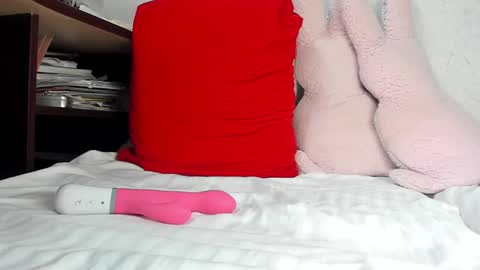 Mia online show from January 2025 12:15:01 AM