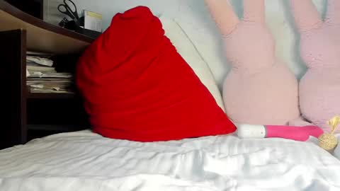 Mia online show from February 2025 08:59:02 PM