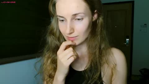 sweety_fruits online show from February 2025 05:25:02 PM