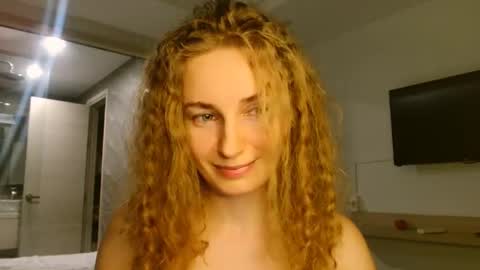 sweety_fruits online show from November 2025 03:47:01 PM