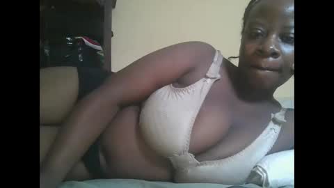 sweetyass25 online show from December 2025 05:24:02 AM