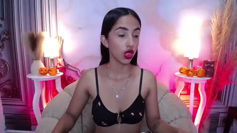 LAURA online show from October 2025 12:07:02 PM