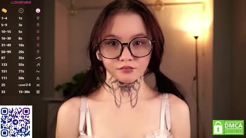 Astrid online show from November 2025 06:28:01 PM