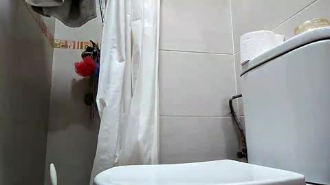 Snapshot of sweetywhity2 chatting on April 2026 05:15:01 PM Silvia online show from April 2026 05:15:01 PM