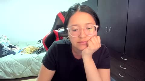 sweetyypeach online show from February 2025 09:22:01 PM