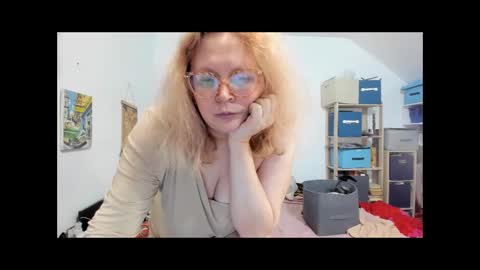 switchlorenx online show from December 2024 11:35:01 PM