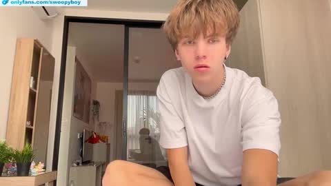 swoopyboy online show from November 2025 04:00:01 AM