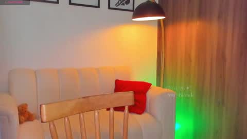 Ambar online show from May 2026 12:52:02 AM