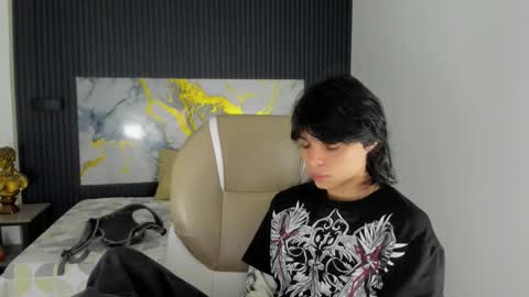 sylasfrost online show from December 2025 07:53:01 PM