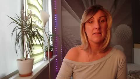 Sylvia online show from April 2026 06:58:02 AM