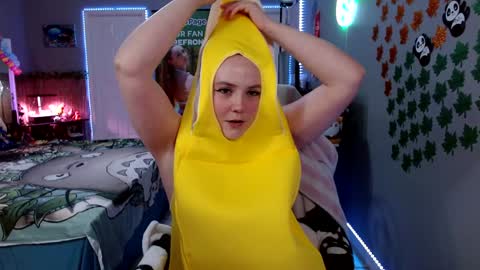 Snapshot of syndica chatting on October 2025 10:30:02 PM Jennah online show from October 2025 10:30:02 PM