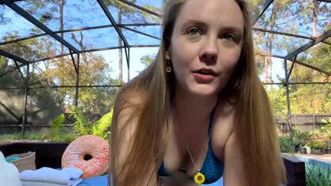 Snapshot of syndica chatting on November 2025 07:46:02 PM Jennah online show from November 2025 07:46:02 PM