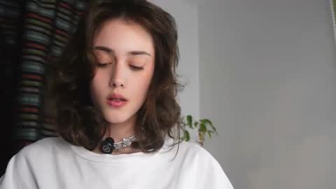 Snapshot of t_tragedienne chatting on November 2025 01:43:01 PM Heeey im Helena3 -- fav555100333 -- pvts only premium and after my public show 3 online show from November 2025 01:43:01 PM