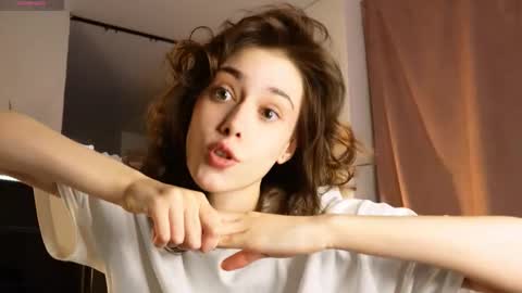 Snapshot of t_tragedienne chatting on November 2025 01:18:02 PM Heeey im Helena3 -- fav555100333 -- pvts only premium and after my public show 3 online show from November 2025 01:18:02 PM