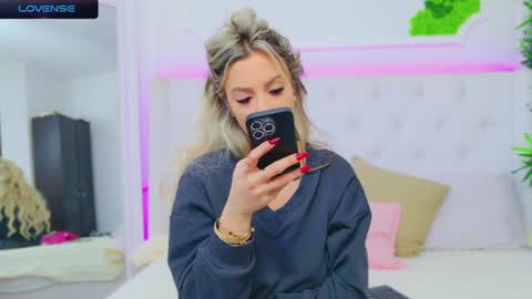 Arianna online show from January 2025 01:10:02 PM