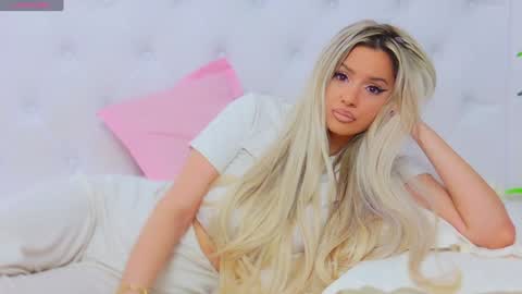 Arianna online show from January 2025 04:41:01 PM