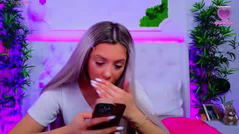 Arianna online show from October 2025 12:28:01 PM