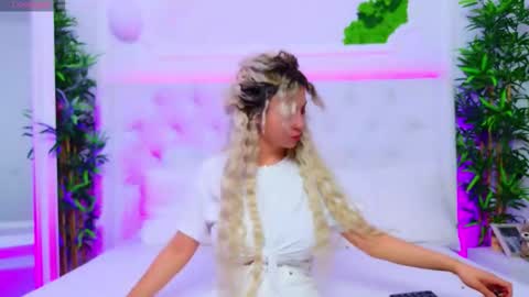 Arianna online show from November 2025 01:12:02 PM