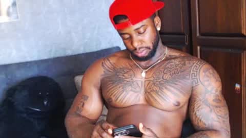 Tairon Tucke online show from December 2024 02:49:02 PM