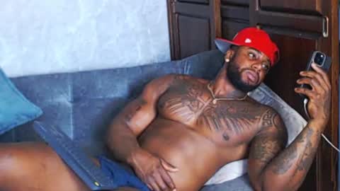 Tairon Tucke online show from December 2024 09:42:02 PM