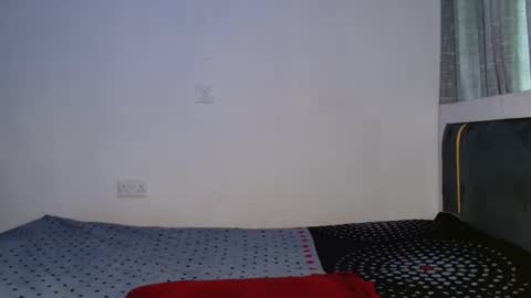 Taisy online show from November 2025 06:57:01 AM